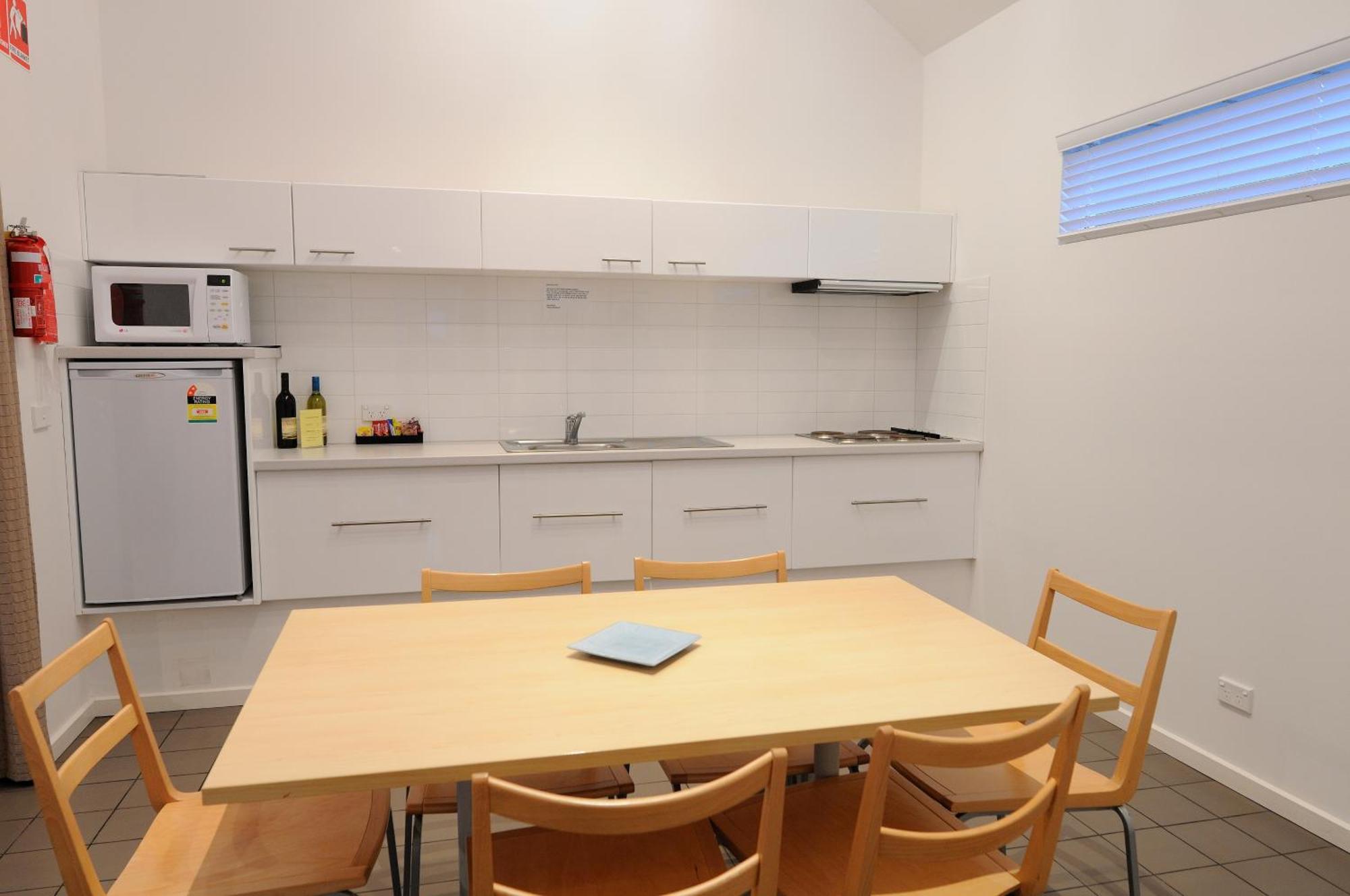 Ashmont Motel And Apartments Port Fairy Exterior photo