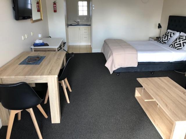 Ashmont Motel And Apartments Port Fairy Exterior photo