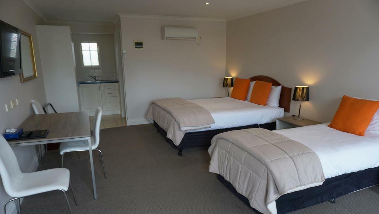 Ashmont Motel And Apartments Port Fairy Exterior photo
