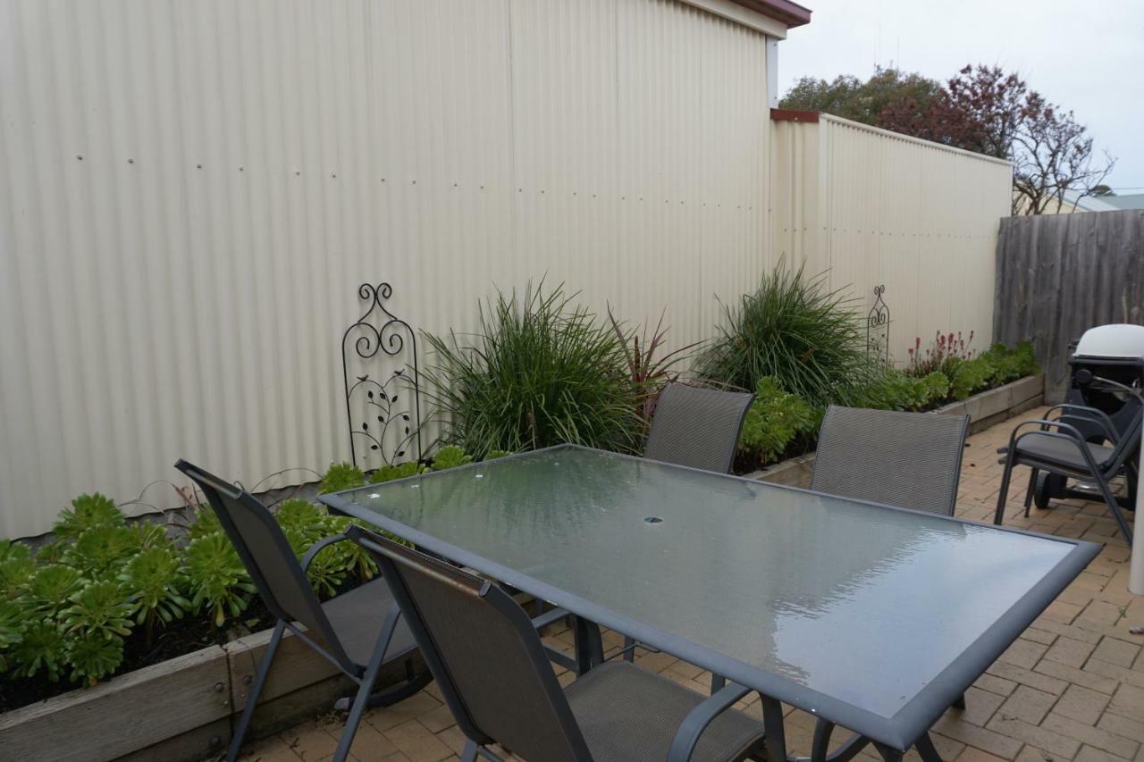 Ashmont Motel And Apartments Port Fairy Exterior photo